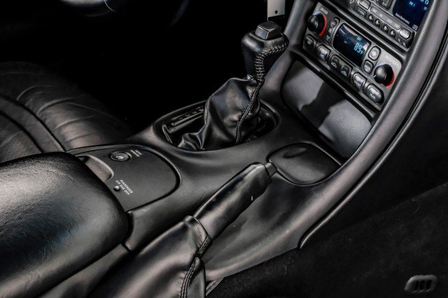 Used 2004 Chevrolet Corvette Coupe w/ Preferred Equipment Group RWD image 19