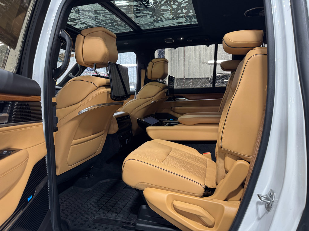 Used 2022 Jeep Grand Wagoneer Series III w/ Rear Seat Video Group 1 image 6