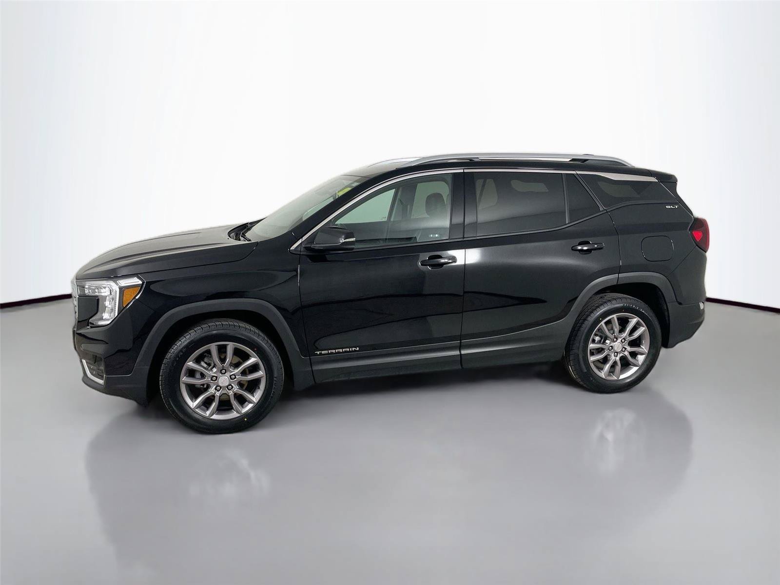 Used 2024 GMC Terrain SLT AWD/4WD image 8