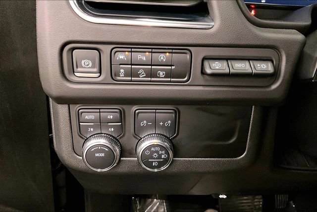 Used 2024 GMC Yukon AT4 w/ Technology Package AWD/4WD image 40