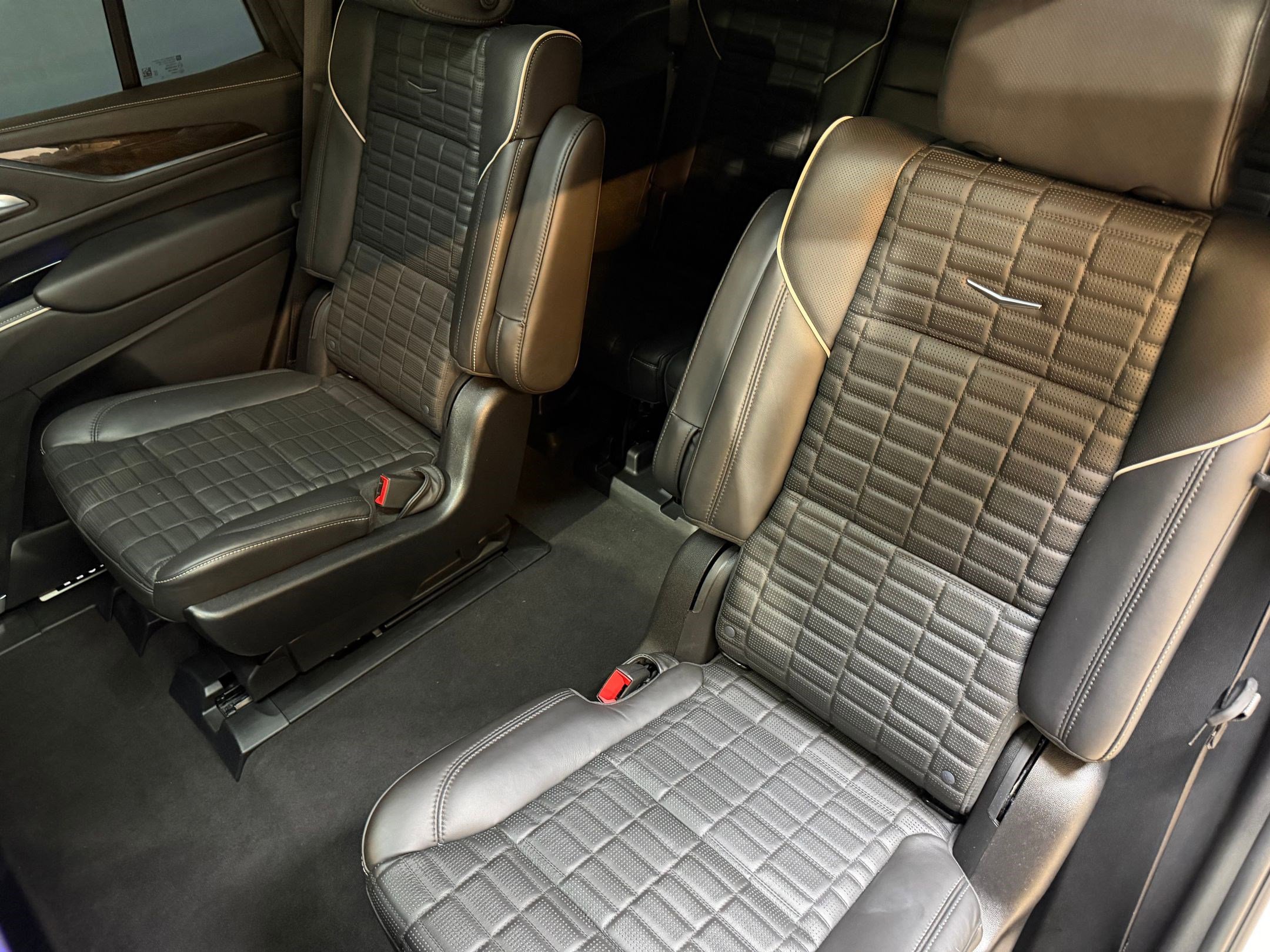 Certified 2024 Cadillac Escalade Sport Platinum w/ LPO, ONYX Package image 46