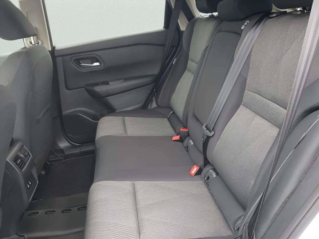 Used 2026 Nissan Rogue SV FWD image 15