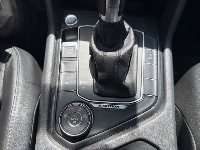 Used 2018 Volkswagen Tiguan SE w/ Panoramic Sunroof Package AWD/4WD image 36