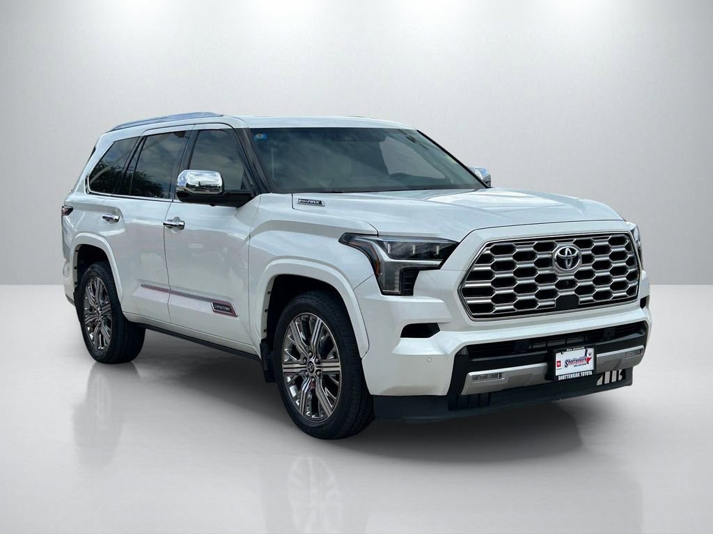 Used 2023 Toyota Sequoia Capstone RWD image 3