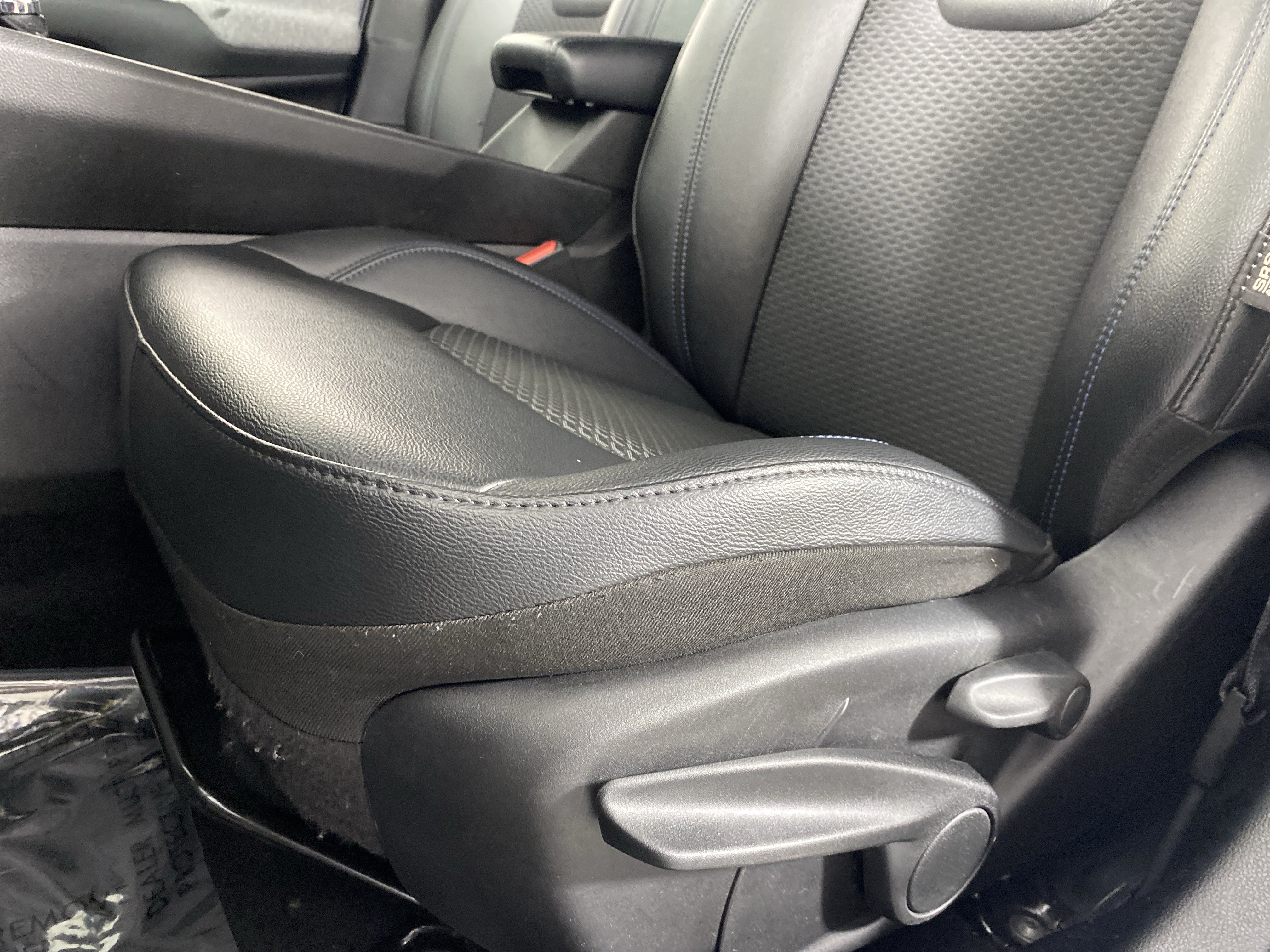 Used 2025 Jeep Compass Latitude AWD/4WD image 17