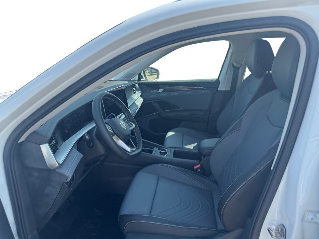 New 2026 Volkswagen Tiguan SE FWD image 9