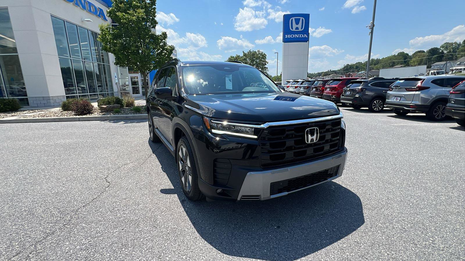 New 2026 Honda Pilot Touring image 2