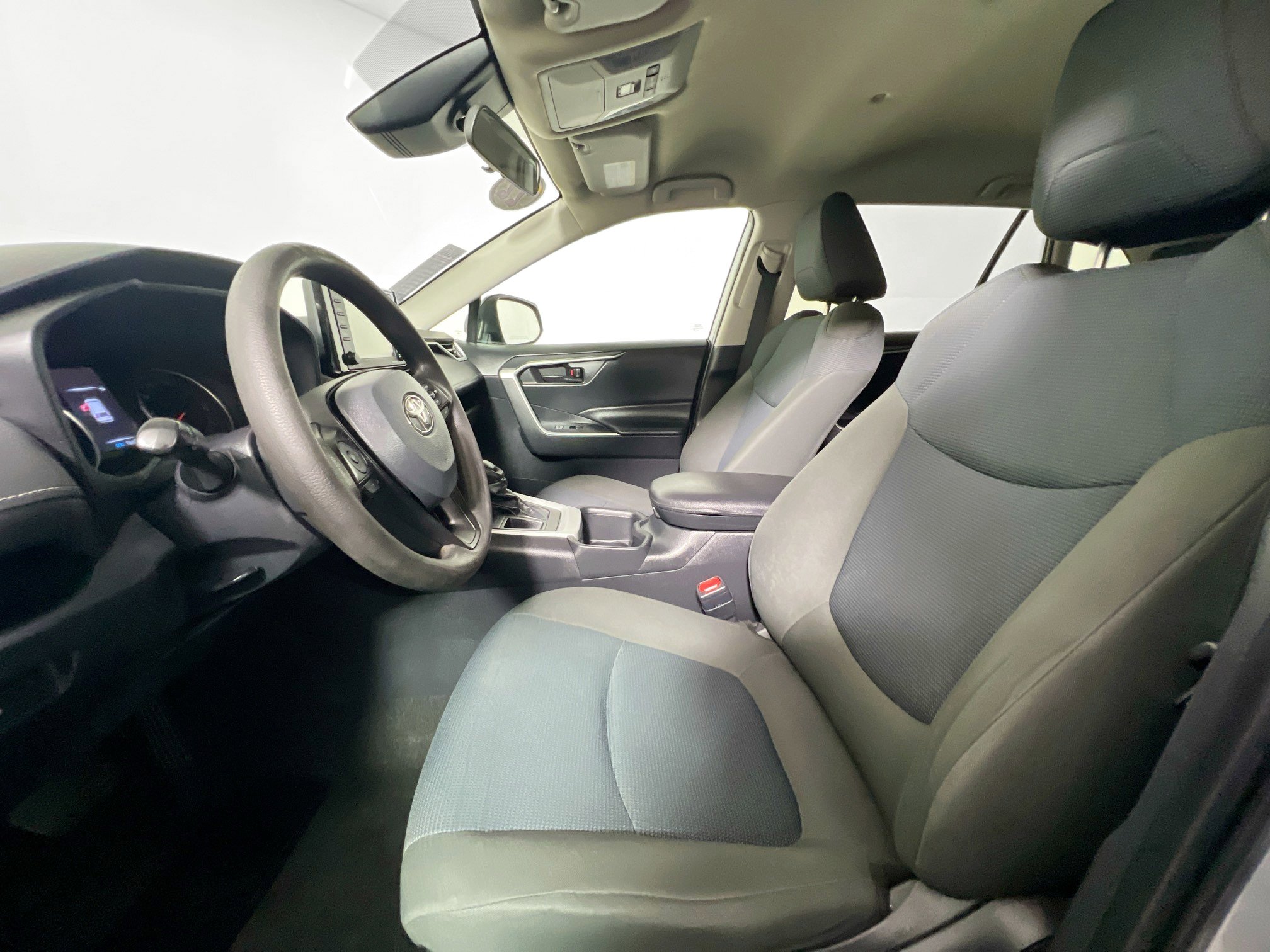 Used 2022 Toyota RAV4 LE FWD image 14