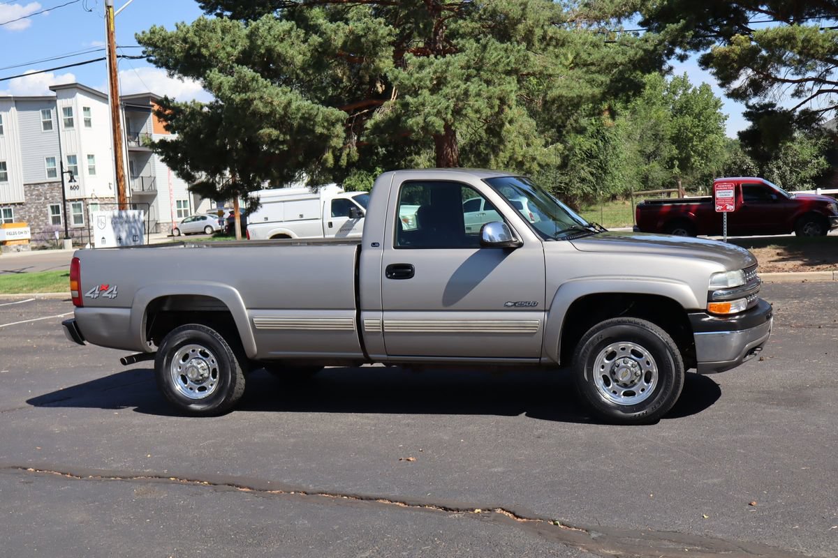 Used 1999 Chevrolet Silverado 2500 LS w/ Firm Ride Suspension Pkg AWD/4WD image 2