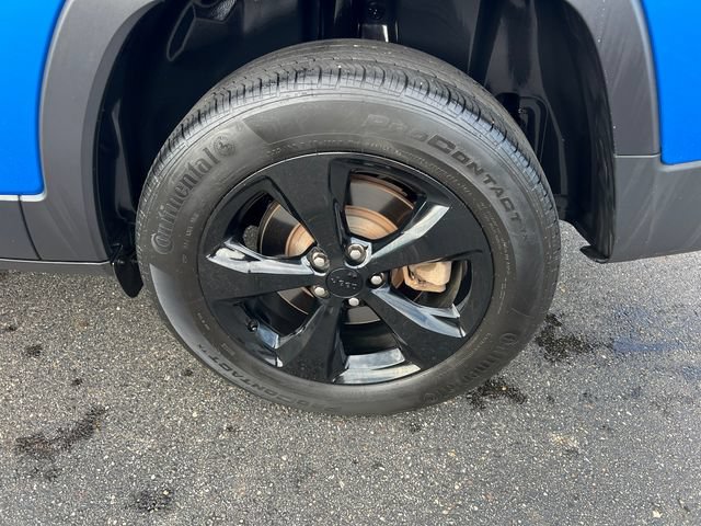 Used 2018 Jeep Cherokee Latitude w/ Altitude Package AWD/4WD image 10