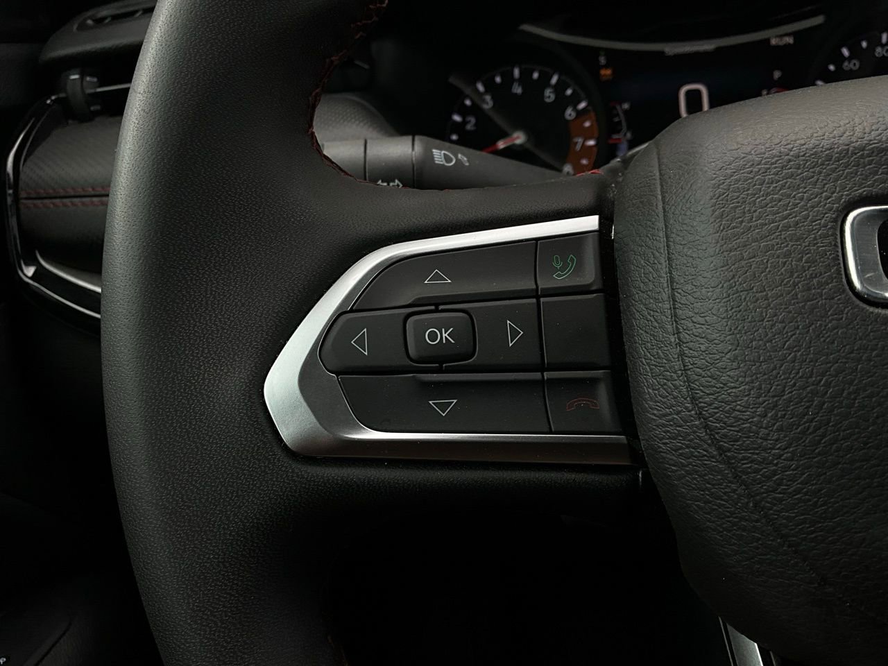 Used 2025 Jeep Compass Trailhawk image 34