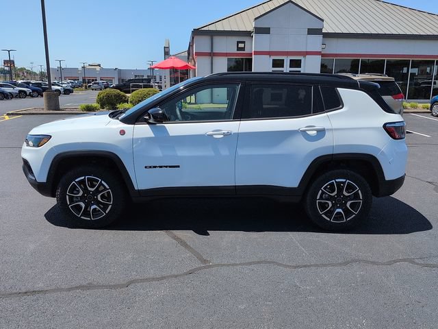 Used 2025 Jeep Compass Trailhawk AWD/4WD image 4