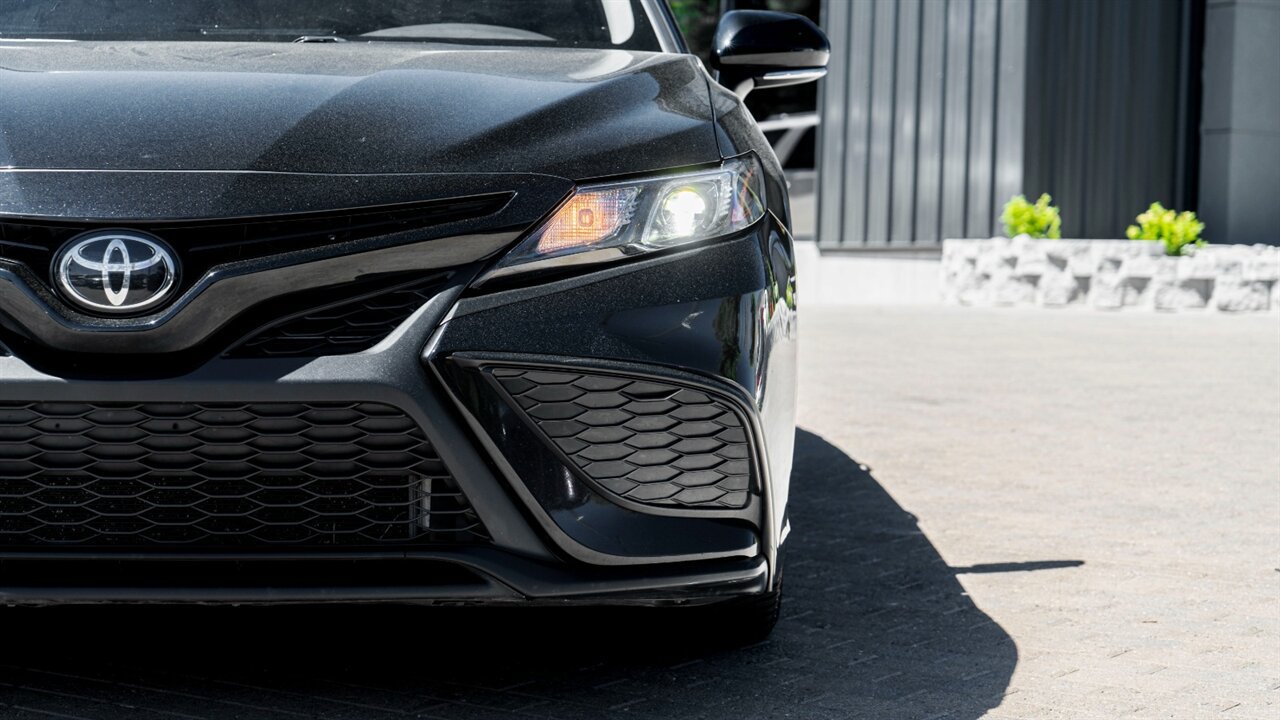 Used 2022 Toyota Camry SE w/ Convenience Package FWD image 10