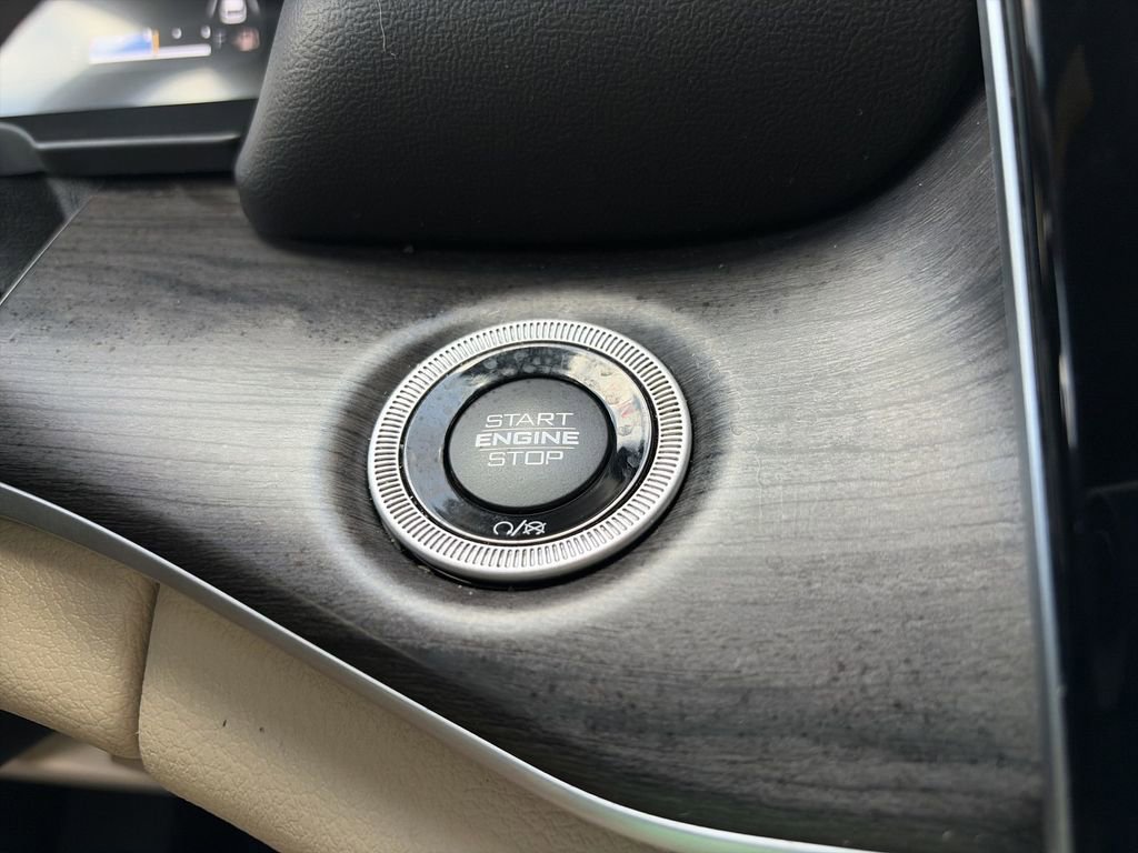 Used 2023 Jeep Grand Cherokee Limited image 22