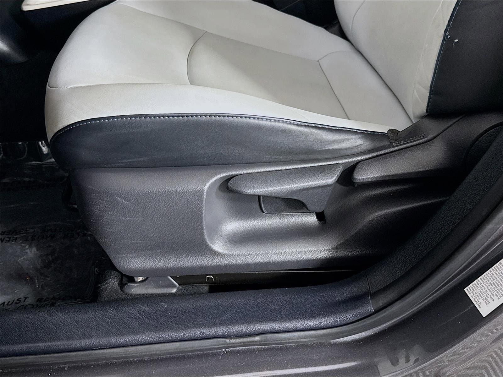 Used 2017 Toyota Prius Three Touring FWD image 20