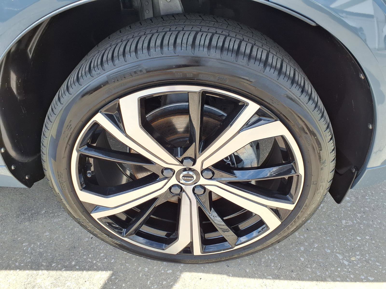 Certified 2023 Volvo XC60 B5 Ultimate w/ Climate Package image 9