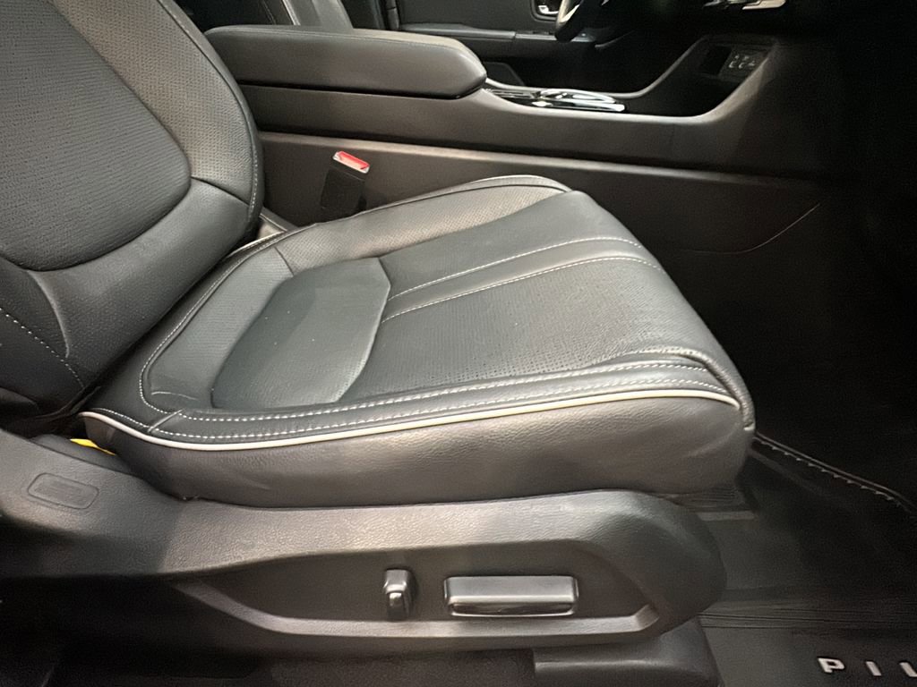 Certified 2025 Honda Pilot Elite image 26