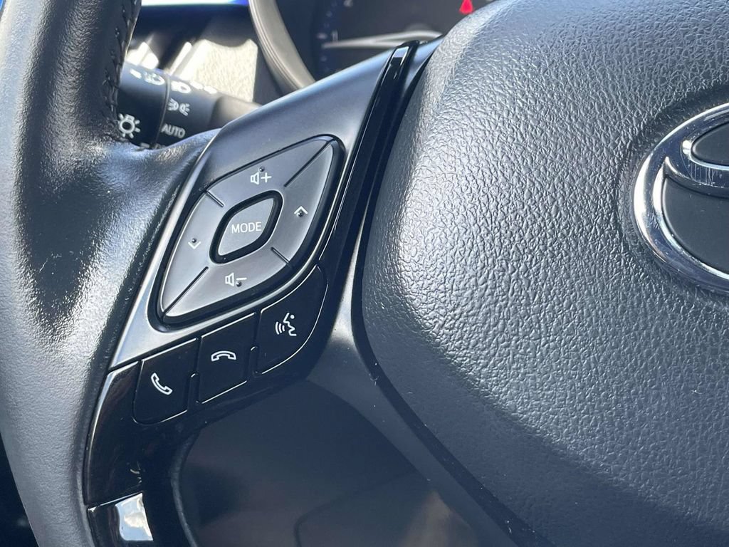 Used 2022 Toyota C-HR XLE FWD image 26