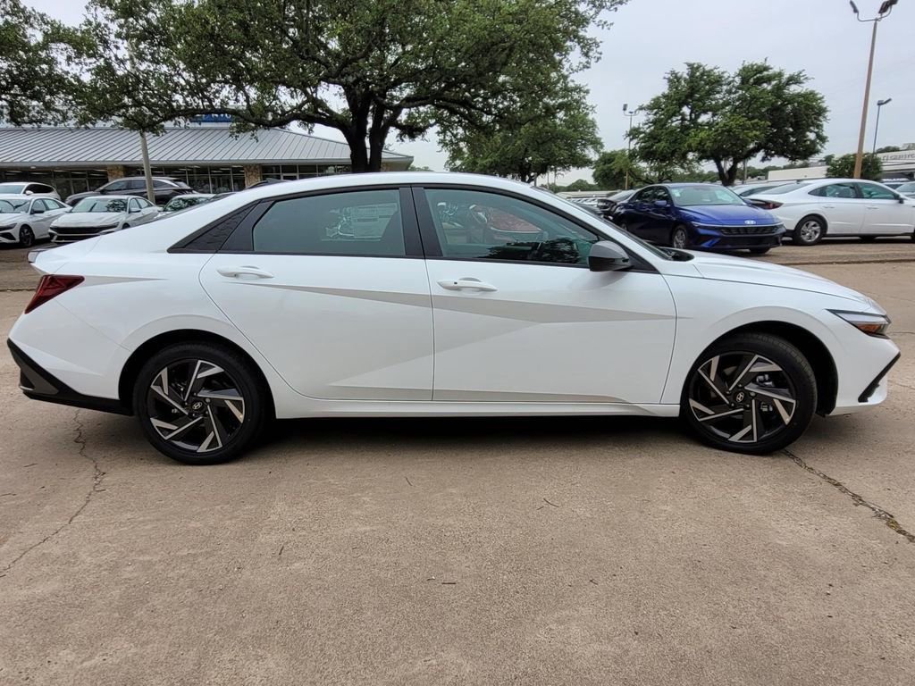 New 2025 Hyundai Elantra SEL FWD image 6