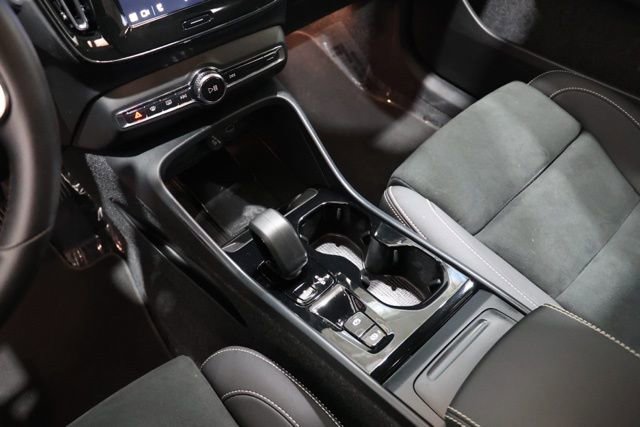 Used 2025 Volvo XC40 B5 Plus AWD/4WD image 30