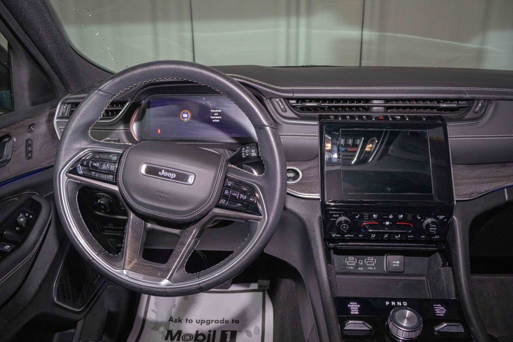 Used 2022 Jeep Grand Cherokee Overland w/ Luxury Tech Group IV image 16