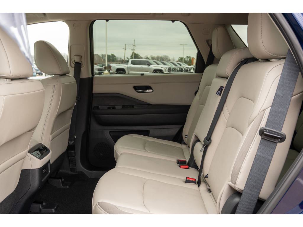 Used 2024 Nissan Pathfinder SL image 13