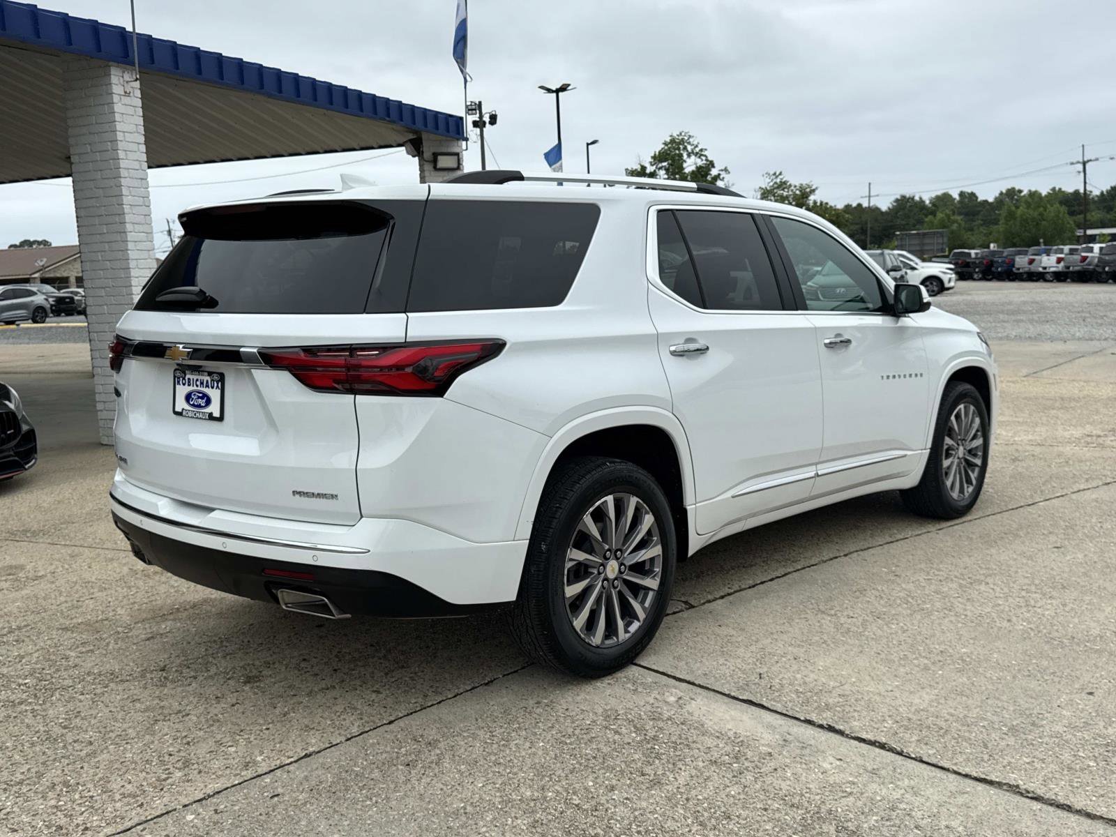 Used 2022 Chevrolet Traverse Premier w/ LPO, Floor Liner Package FWD image 7