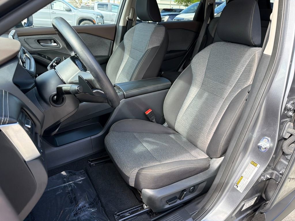 Used 2023 Nissan Rogue SV image 31