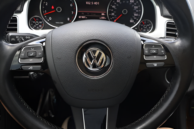 Used 2015 Volkswagen Touareg VR6 AWD/4WD image 21