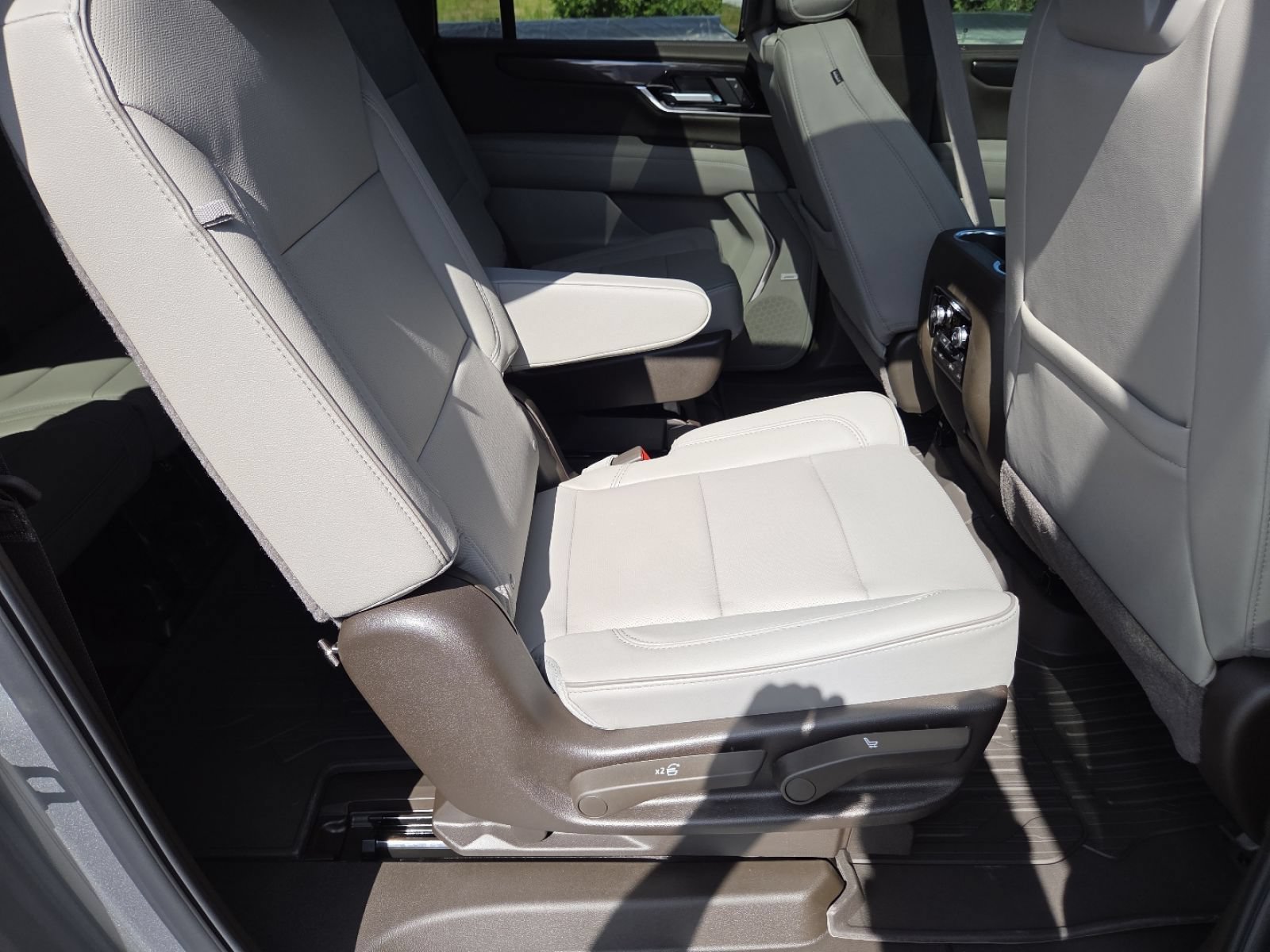 New 2026 GMC Yukon XL Elevation w/ Elevation Premium Package AWD/4WD image 27