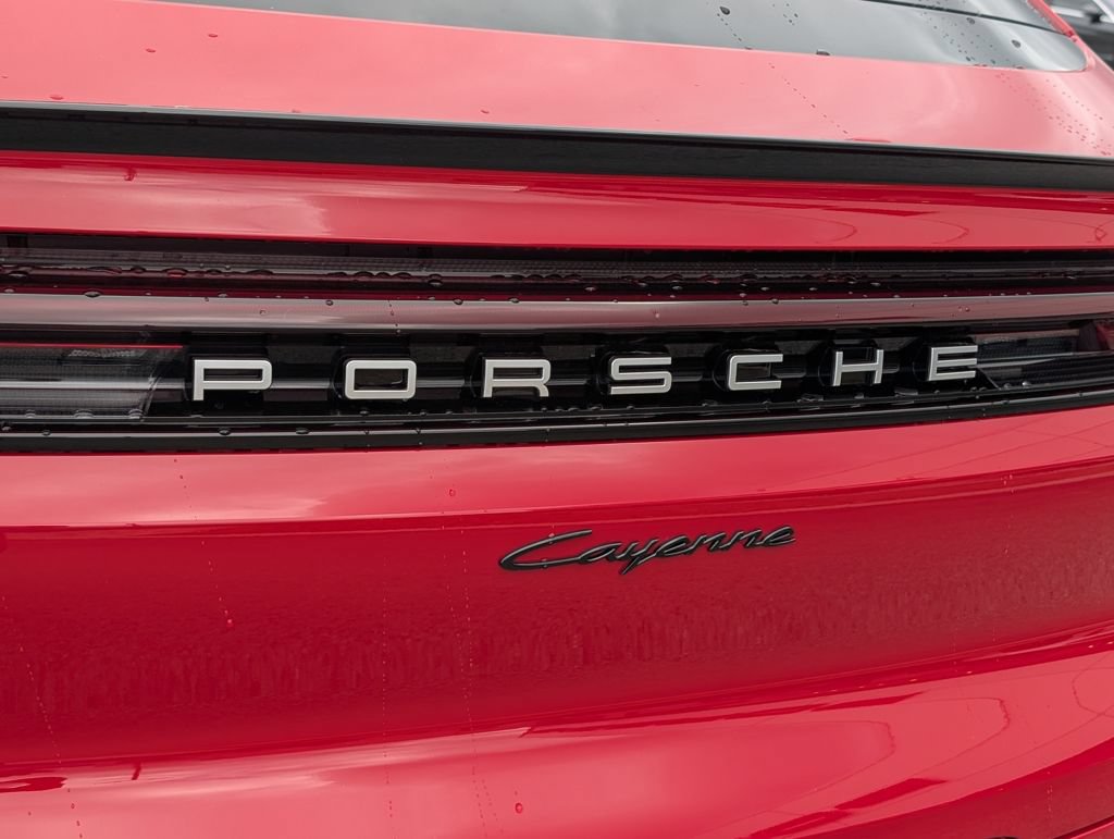 Certified 2025 Porsche Cayenne Coupe AWD/4WD image 33