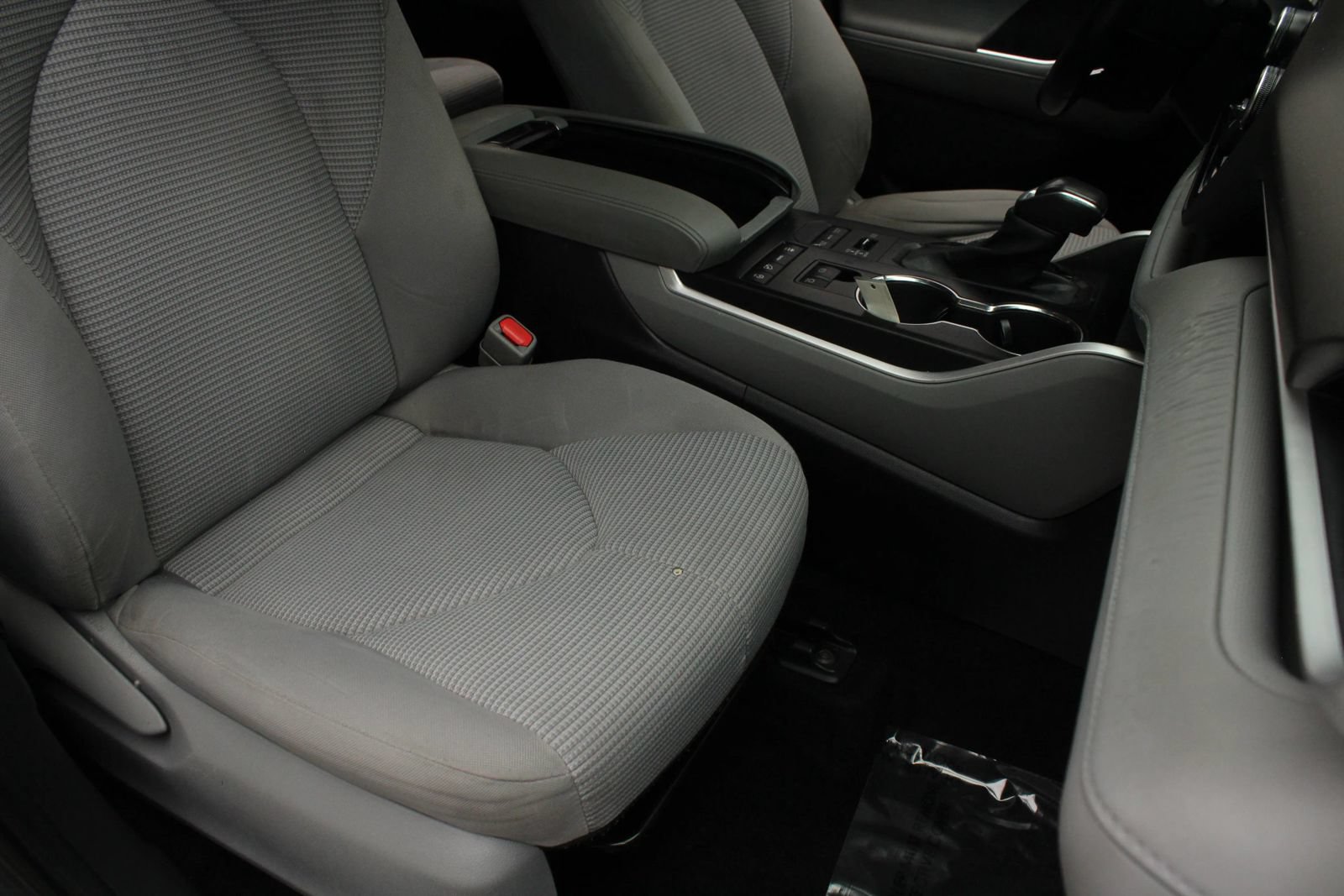 Used 2021 Toyota Highlander LE AWD/4WD image 32
