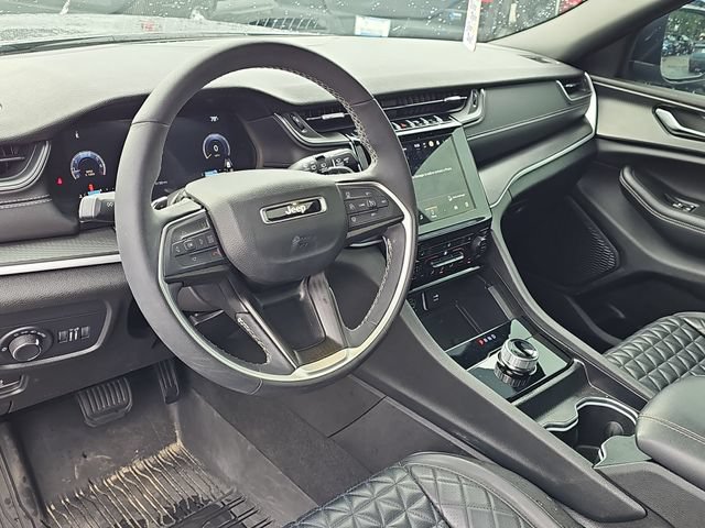 Used 2025 Jeep Grand Cherokee L Laredo w/ Luxury Tech Group I RWD image 11