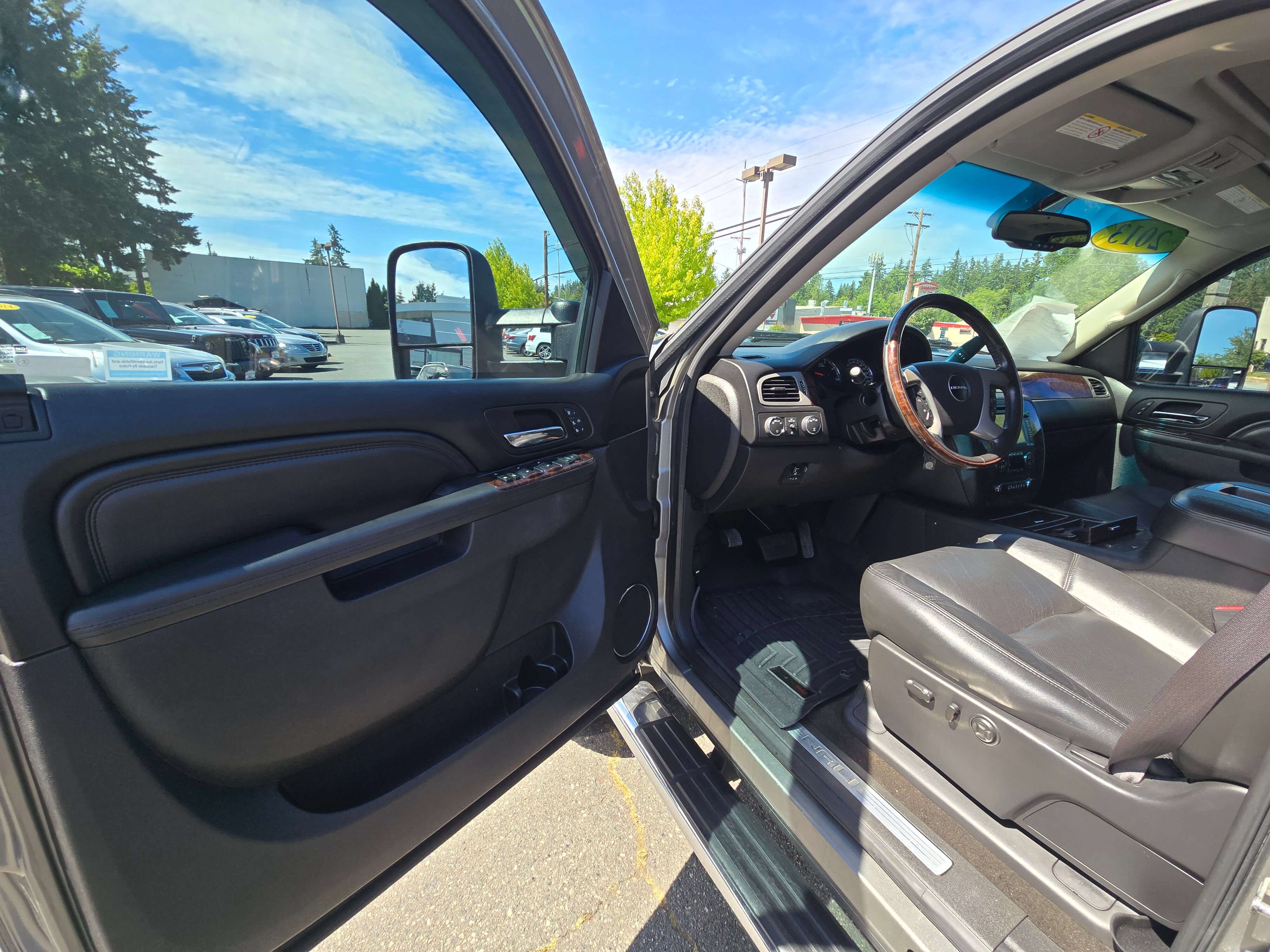Used 2013 GMC Sierra 2500 Denali w/ Suspension Package, Off-Road AWD/4WD image 20