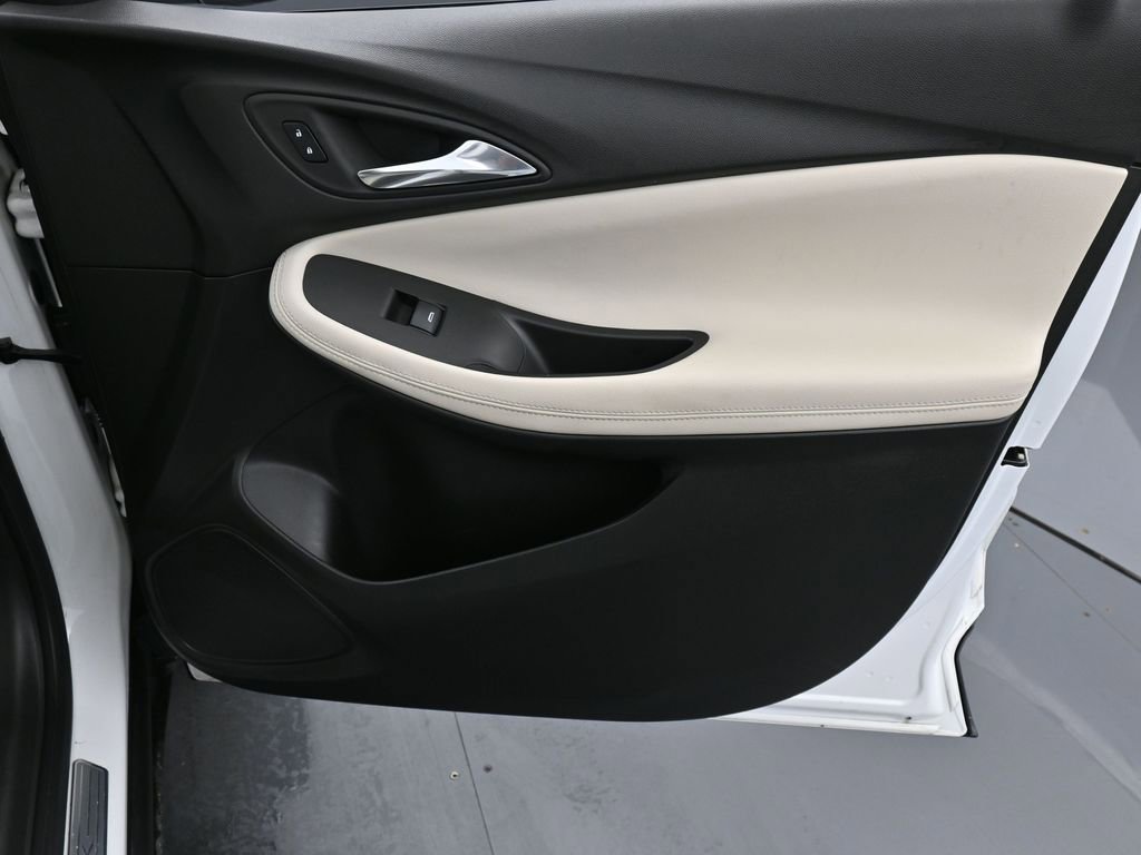 Used 2023 Buick Encore GX Preferred w/ Cold Weather Comfort Package FWD image 18