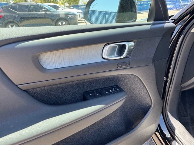 Certified 2025 Volvo XC40 B5 Core w/ Climate Package AWD/4WD image 15