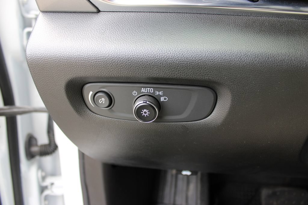 Used 2022 Chevrolet Traverse LT FWD image 14
