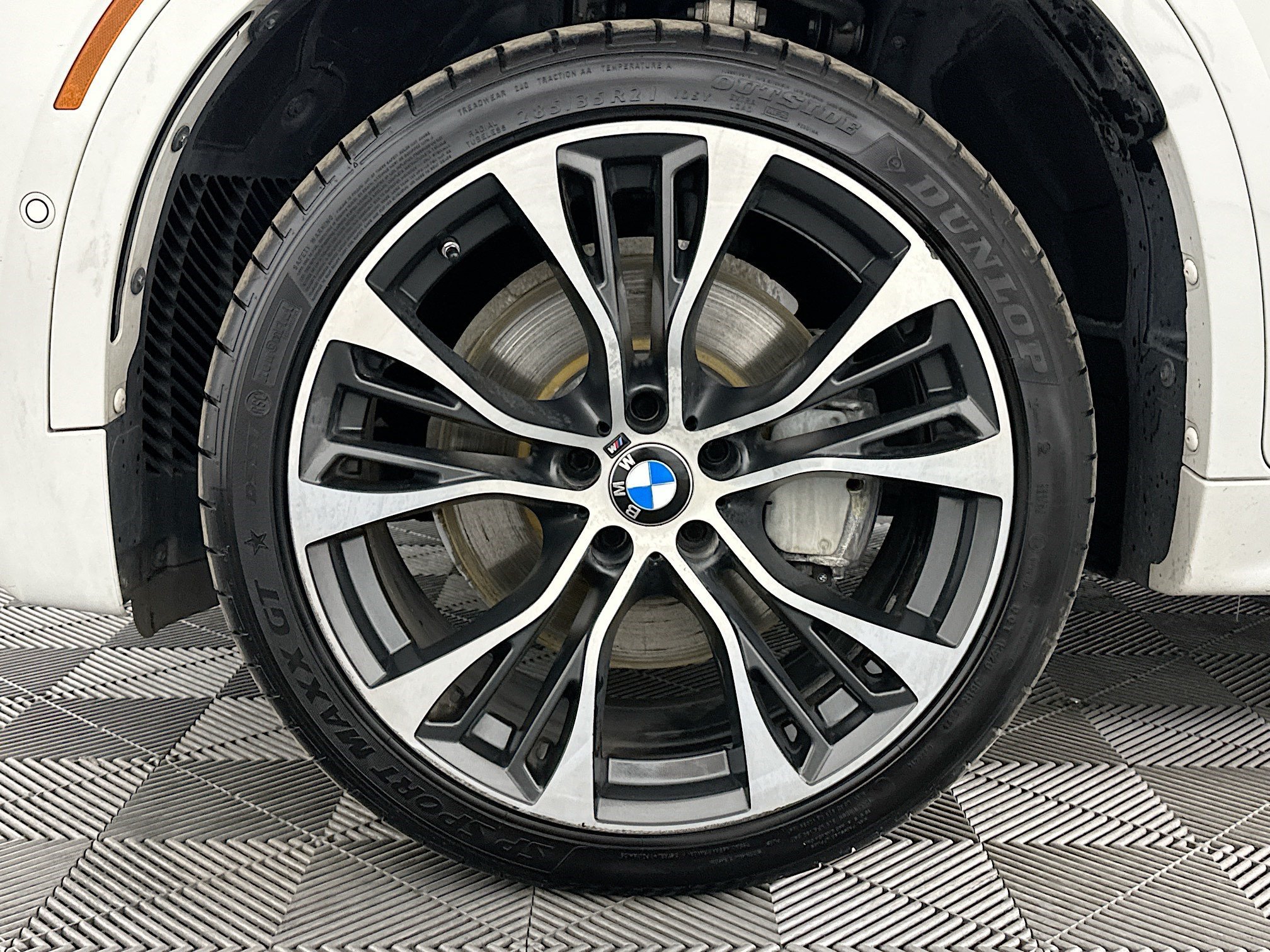 Used 2019 BMW X6 xDrive50i w/ M Sport Package AWD/4WD image 34