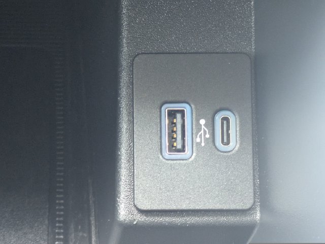 Used 2021 Ford Edge Titanium w/ Cargo Accessory Package FWD image 32
