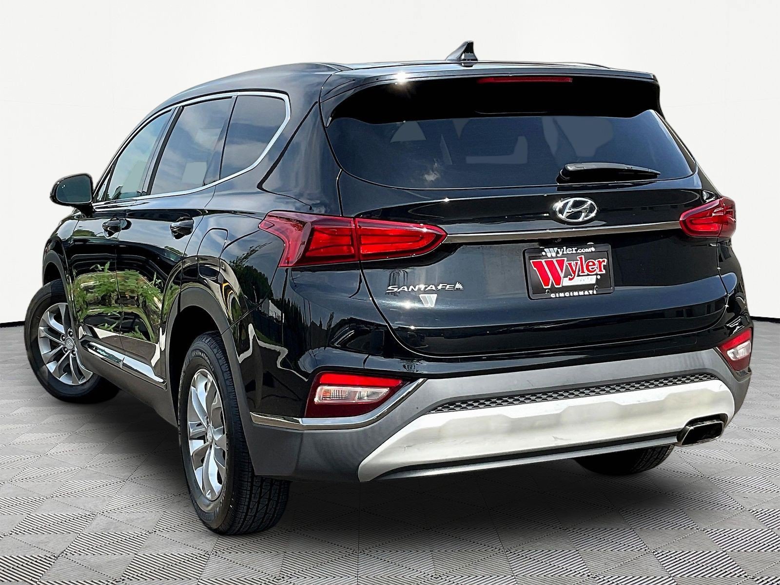 Used 2019 Hyundai Santa Fe SEL FWD image 4