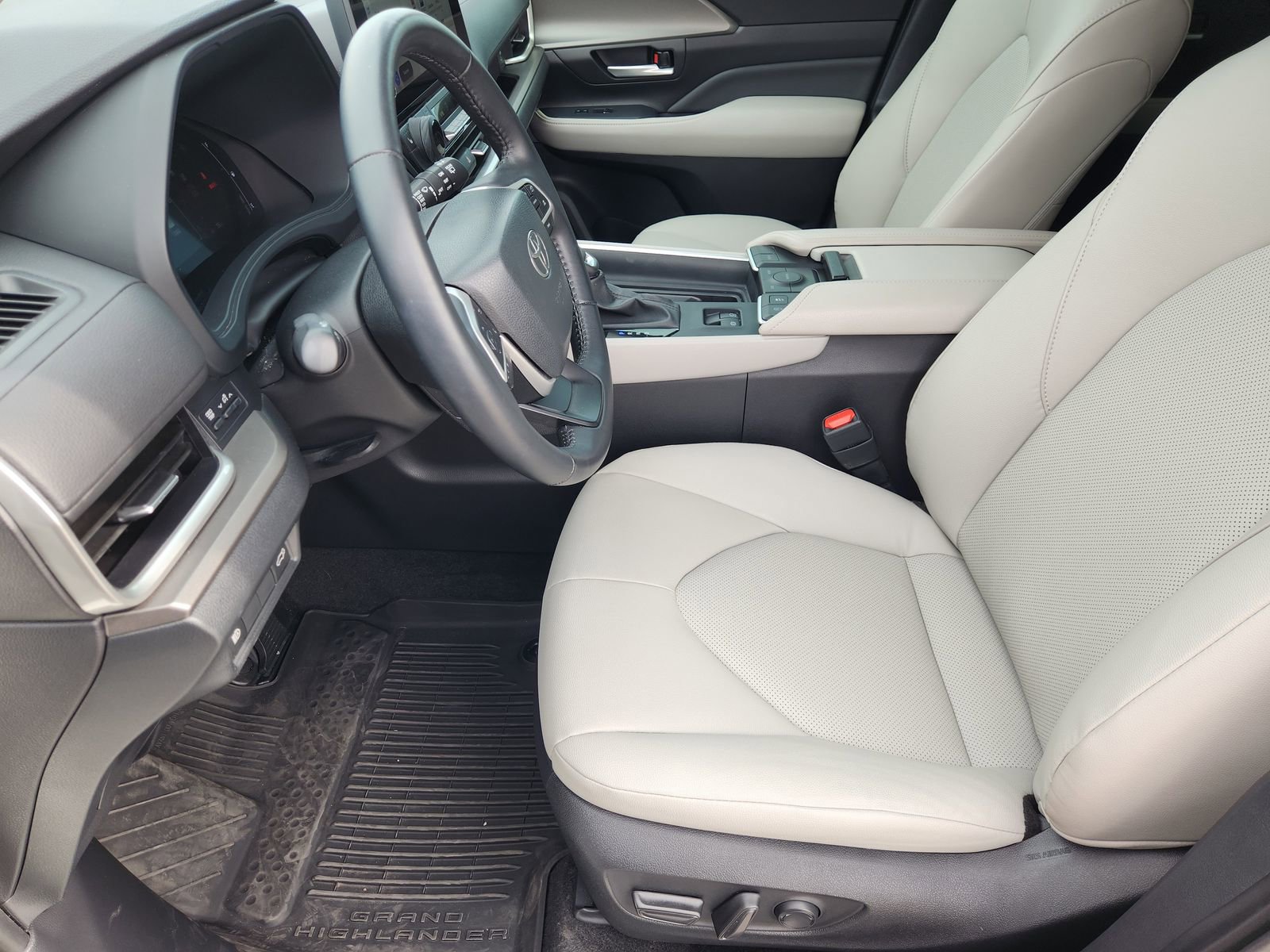 Used 2024 Toyota Grand Highlander XLE image 16