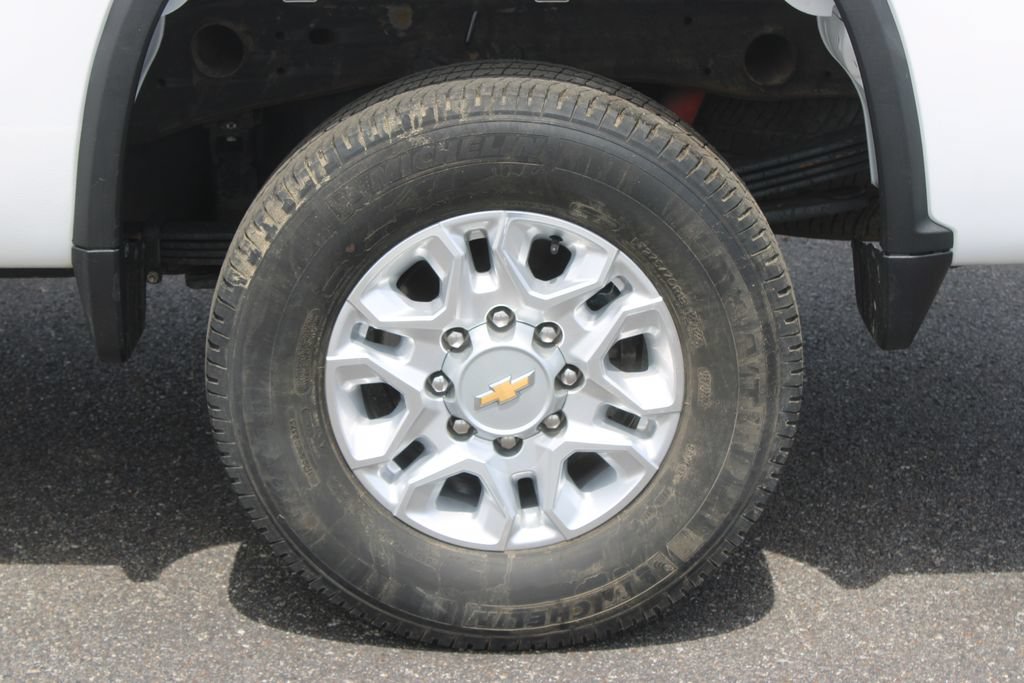 Used 2023 Chevrolet Silverado 2500 LT AWD/4WD image 17