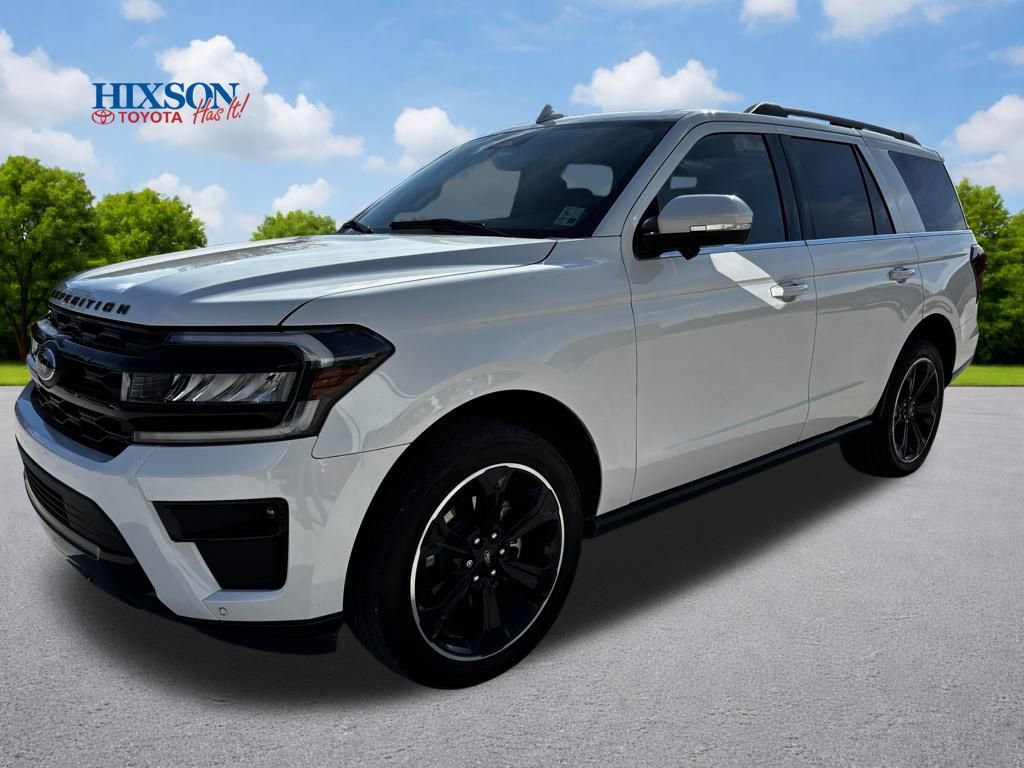 Used 2023 Ford Expedition Limited image 3