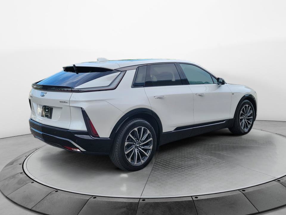 Certified 2024 Cadillac Lyriq Sport AWD/4WD image 7