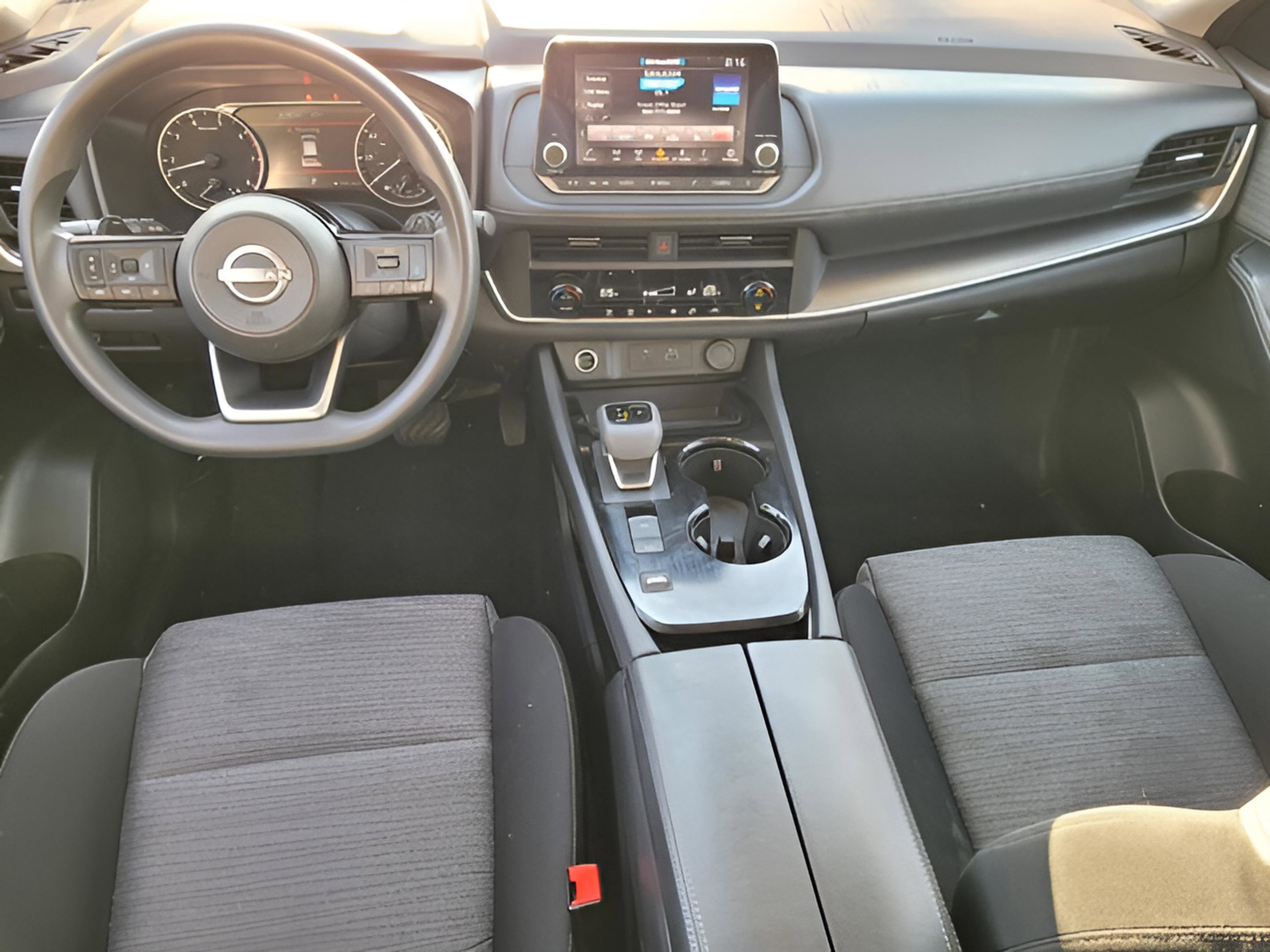 Used 2023 Nissan Rogue SV image 9