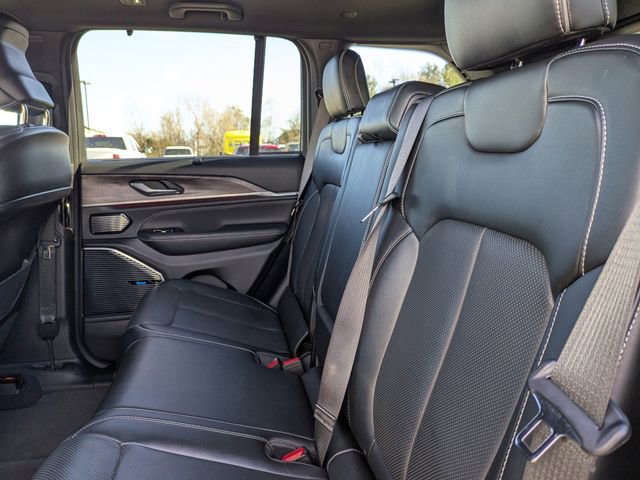 Used 2022 Jeep Grand Cherokee Overland w/ Luxury Tech Group IV image 16
