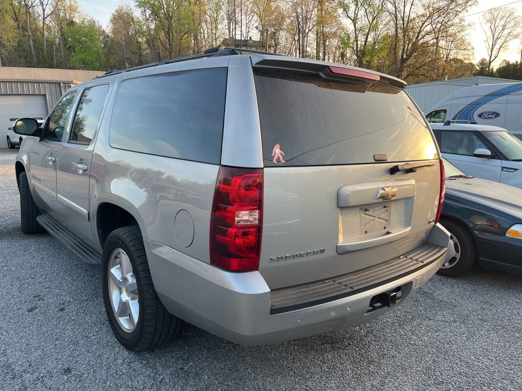 Used 2009 Chevrolet Suburban LT w/ Luxury Package RWD image 13
