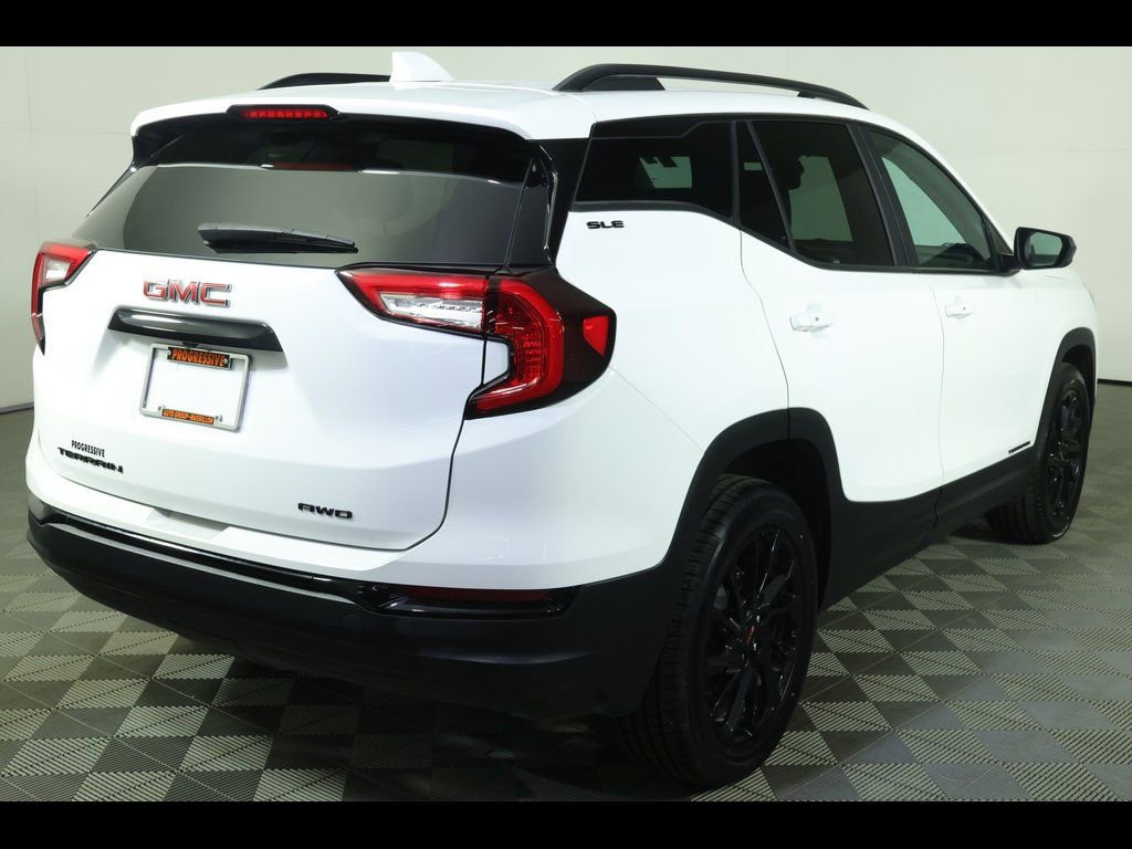 Used 2023 GMC Terrain SLE w/ Elevation Edition image 2