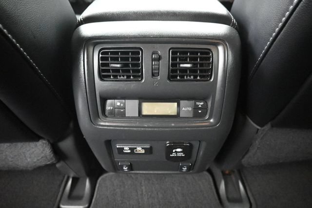 Used 2019 Nissan Pathfinder SL AWD/4WD image 27