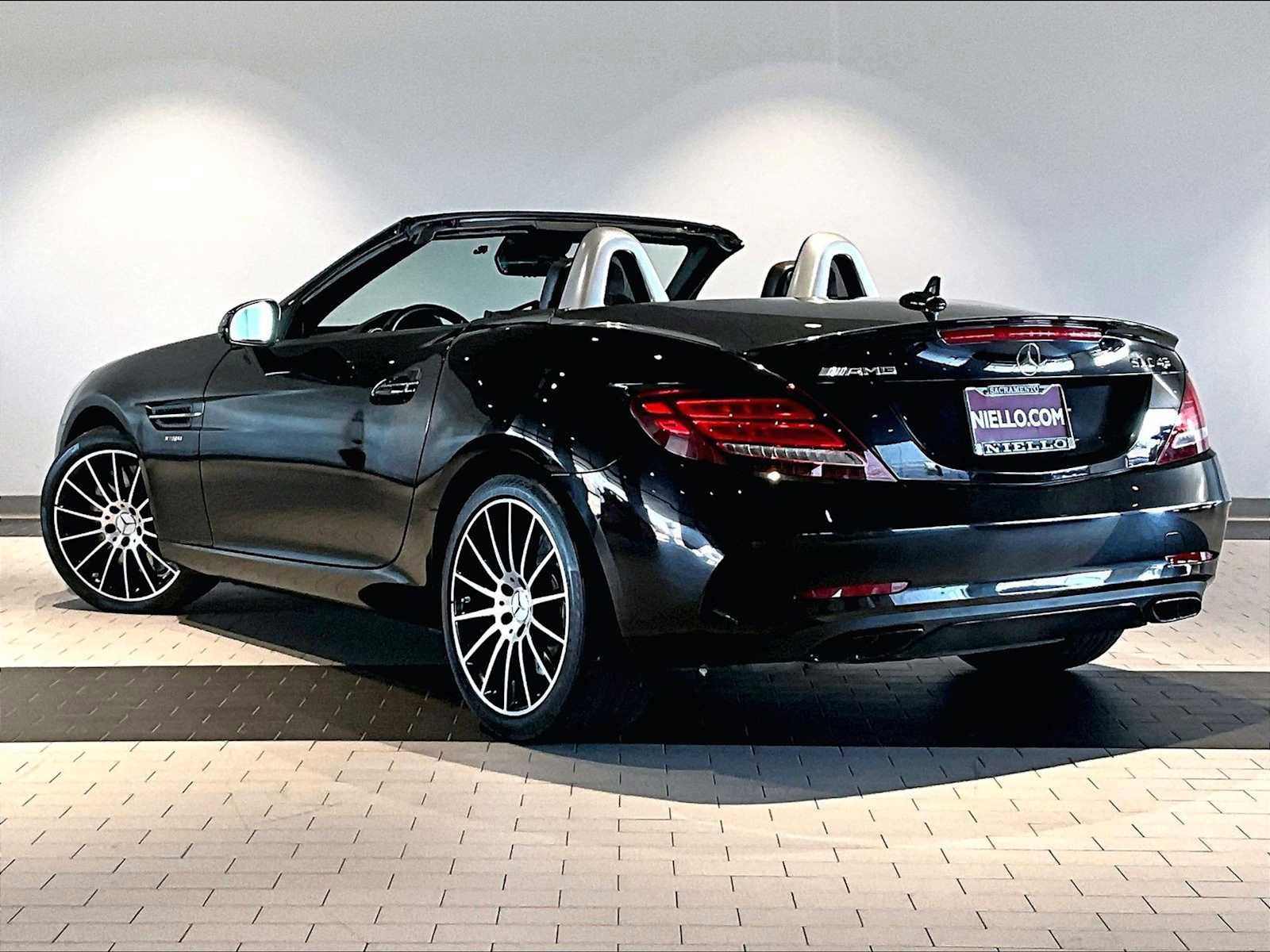 Used 2017 Mercedes-Benz SLC 43 AMG image 3